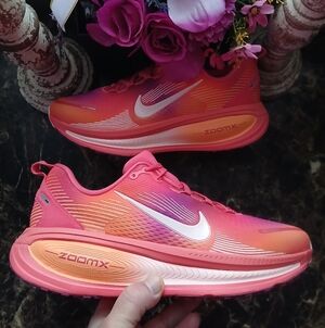 Nike Zoom X Vomero 18 Comfort/Athletic Medical Field Shoes 9.5 Men/11 Wom